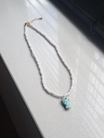anna nina style ketting, wit met blauw visje. 43 cm beschikbaar voor biedingen