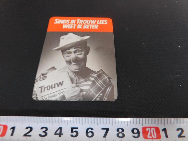 sticker krant sinds ik trouw lees weet ik beter 161, Verzamelen, Stickers, Zo goed als nieuw, Ophalen