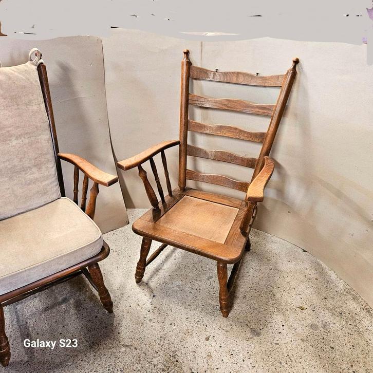 2x Vintage houten armstoelen met kussen – landelijke stijl, Antiek en Kunst, Antiek | Meubels | Stoelen en Banken, Ophalen