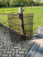 Hardhouten roosters, Dieren en Toebehoren