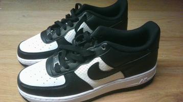 Nike airfoce 1 panda nieuw beschikbaar voor biedingen