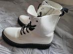 Hoge schoenen maat 39. Kleur wit., Ophalen of Verzenden, Zo goed als nieuw, Wit, Sneakers of Gympen