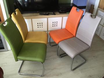 Eetkamerstoelen beschikbaar voor biedingen