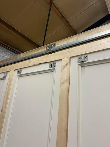 Grote schuifdeur 338x250 cm met zwaar hangrail systeem beschikbaar voor biedingen