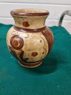Vaas met patroon bruin creme aardewerk, Huis en Inrichting, Woonaccessoires | Vazen, Ophalen of Verzenden, 'T Olde Gre-j, Info@toldegrej.nl