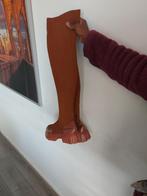 bruine kunststoflaarzen maat 41. Over de knie., Kleding | Dames, Schoenen, Ophalen of Verzenden, Zo goed als nieuw, Bruin