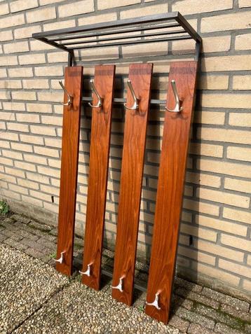 Vintage wandkapstok hoedenplank teak metaal pastoe kapstok beschikbaar voor biedingen