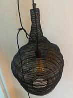 Zwarte hanglamp met stekker, Huis en Inrichting, Lampen | Hanglampen, Ophalen of Verzenden, Zo goed als nieuw, Metaal, 50 tot 75 cm