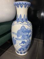 Blauw-witte porseleinen vaas – Chinees landschap, Antiek en Kunst, Ophalen