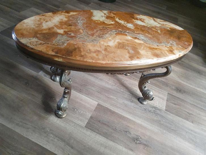 Vintage Onyx Messing Ovale Marmere salontafel met Koi design, Antiek en Kunst, Antiek | Meubels | Tafels, Ophalen