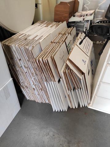 Verhuisdozen  beschikbaar voor biedingen