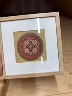 Ingelijst textielkunstwerk – 33 cm x 33 cm, Ophalen of Verzenden, Zo goed als nieuw, Hout, Minder dan 50 cm