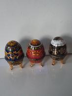 Drie replica porcelijnen Farbarce eieren., Antiek en Kunst, Antiek | Porselein, Ophalen of Verzenden