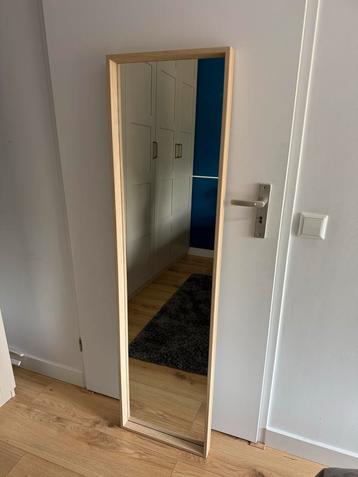 Rechthoekige Spiegel met Houten Frame beschikbaar voor biedingen