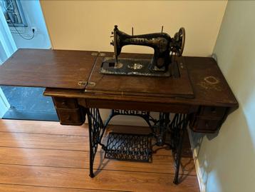 Antieke Singer Naaimachine uit 1910 origineel met Kast beschikbaar voor biedingen