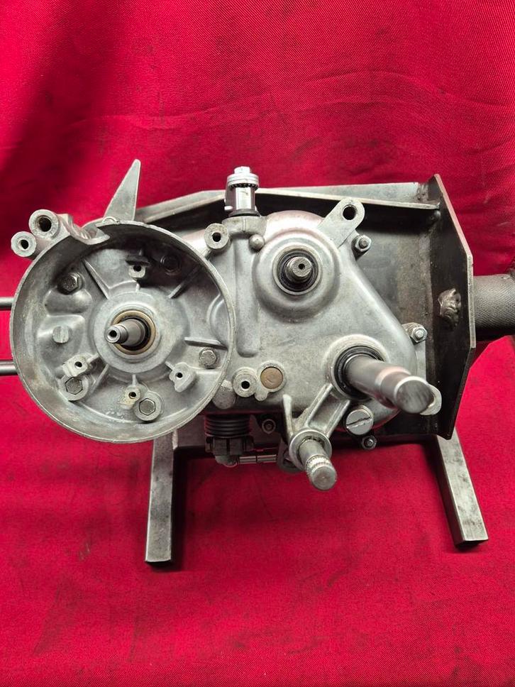 Gereviseerd 3 voet blok met trapas en kickstarter., Fietsen en Brommers, Brommeronderdelen | Kreidler, Zo goed als nieuw, Blok