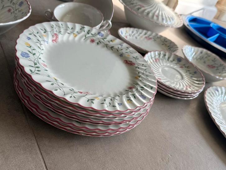 Johnson Brothers Summer Chintz Servies, Huis en Inrichting, Keuken | Servies, Zo goed als nieuw, Compleet servies, Overige stijlen