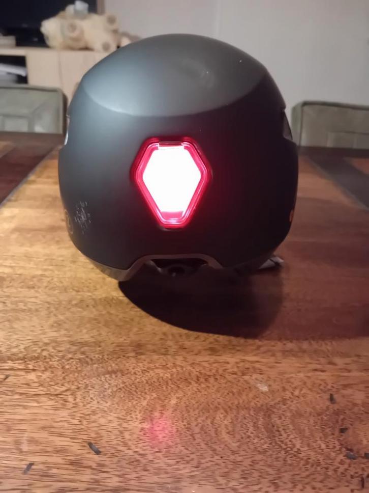 Lazer Urbanize Fietshelm speedpedelec, ZGAN  verlichting, Fietsen en Brommers, Fietsaccessoires | Fietshelmen, Zo goed als nieuw