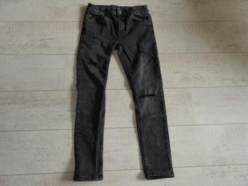 NIEUWE Skinny jeans met opengewerkte knieën maat 152 beschikbaar voor biedingen