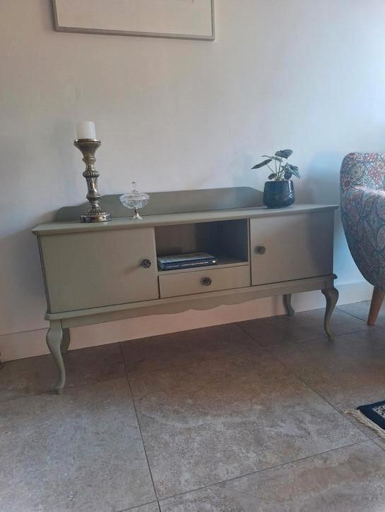 Leuk ( tv) kastje, dressoir gerestyled met meubelverf., Huis en Inrichting, Kasten | Dressoirs, 50 tot 100 cm, 25 tot 50 cm, Ophalen