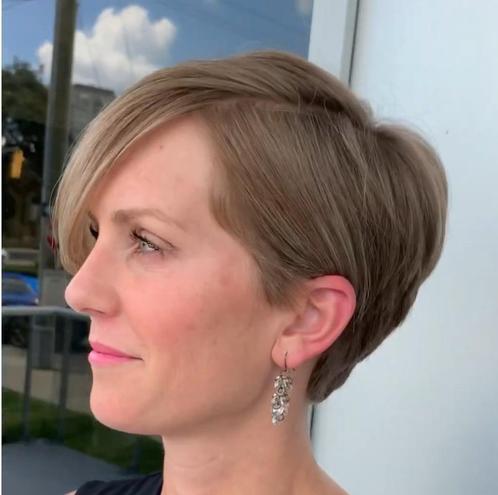 Asymetrische coupe voor dame met kleurnuances, Sieraden, Tassen en Uiterlijk, Uiterlijk | Haarverzorging, Nieuw, Ophalen