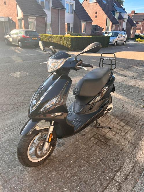 Piaggio New Fly 50cc - 2017, Fietsen en Brommers, Scooters | Piaggio, Gebruikt, Overige modellen, Maximaal 45 km/u, Benzine, Ophalen of Verzenden