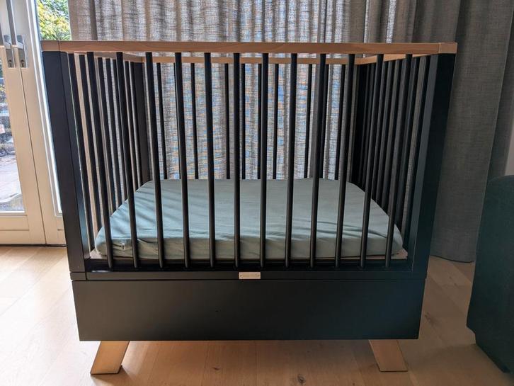 Bopita box Lisa met lade (zwart) + boxmatras en hoeslakens, Kinderen en Baby's, Boxen, Gebruikt, Lade, Ophalen