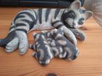 Leuke beeldjes: poes met 3 jongen., Ophalen of Verzenden, Zo goed als nieuw