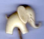 METZELER banden plastic olifant speldje ( H_122 ), Verzamelen, Verzenden, Zo goed als nieuw, Transport, Speldje of Pin
