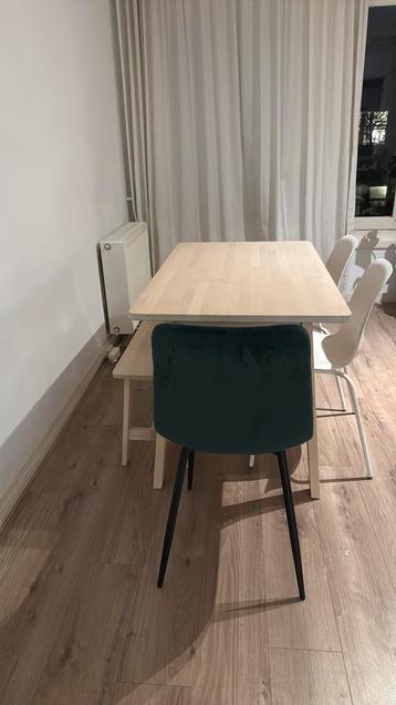Ikea tafel, bankje en stoelen
