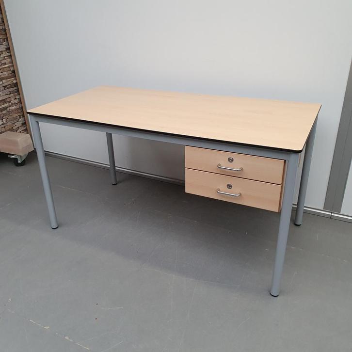 Eromes klein bureau trespa blad - 140x70 cm, Huis en Inrichting, Bureaus, Gebruikt