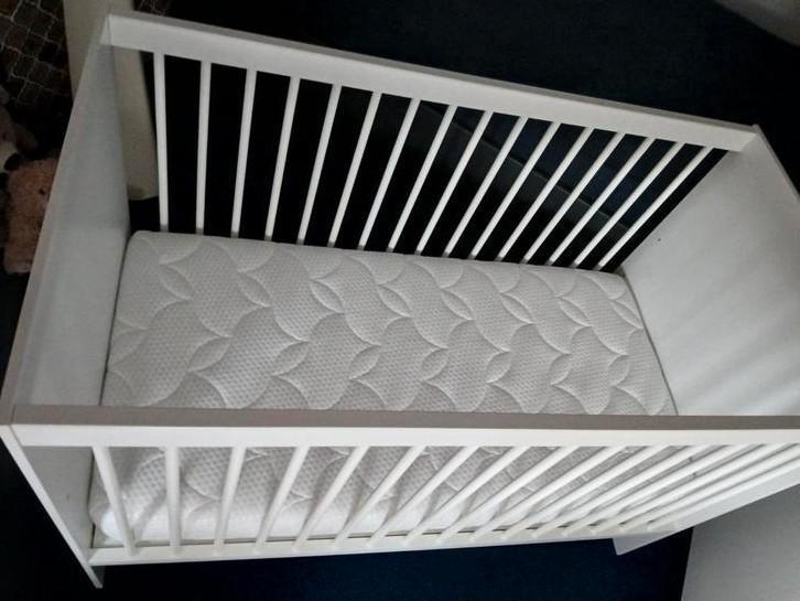 Mooi ledikantje helemaalcompleet. Als nieuw!!!!, Kinderen en Baby's, Babywiegjes en Ledikanten, Zo goed als nieuw, Ledikant, Ophalen