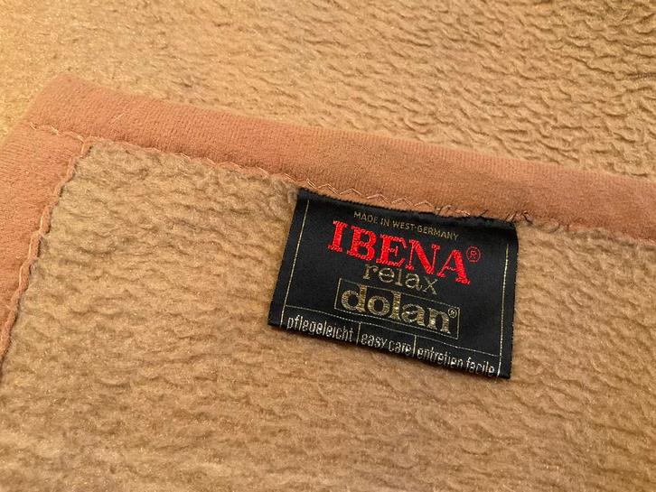 Deken 2 persoons Ibena relax Dolan acryl kaki licht bruin, Huis en Inrichting, Woonaccessoires | Plaids en Woondekens, Zo goed als nieuw