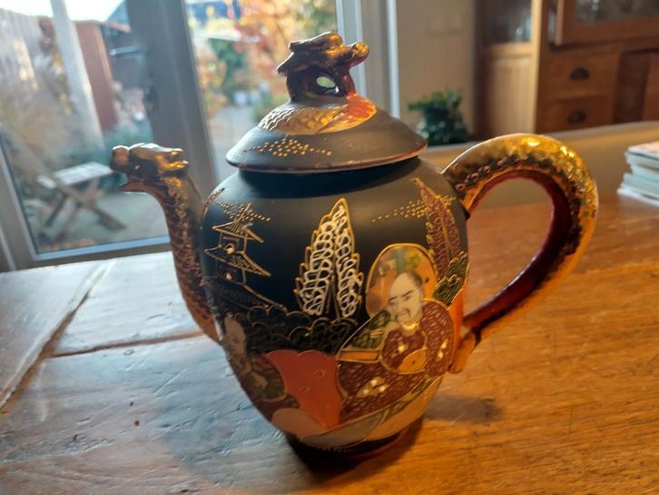 Oosterse Koffie/Thee Pot met Draken, Antiek en Kunst, Antiek | Keramiek en Aardewerk, Ophalen of Verzenden