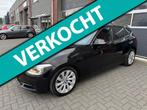 BMW 1-serie 118i Sportline AUT LED Navi H/Kardon Stoelvw PDC, Gebruikt, Zwart, 4 cilinders, 1290 kg