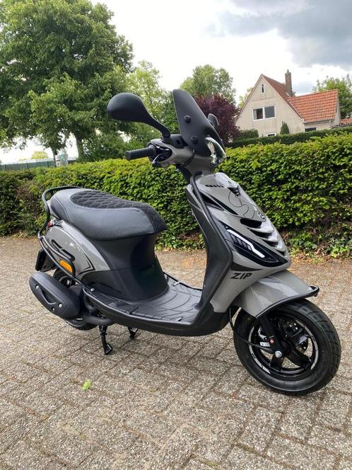 Piaggio Zip iget E5 RS Nardo Grey 45km brom nieuw, Fietsen en Brommers, Scooters | Piaggio, Nieuw, Zip, Maximaal 45 km/u, Benzine