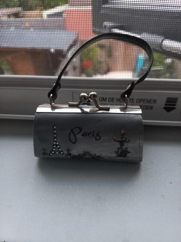 Leuk klein tasje uit Parijs  beschikbaar voor biedingen