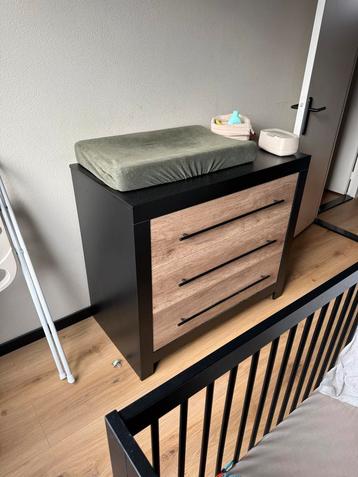 Complete Babykamer - Commode & Bedje beschikbaar voor biedingen