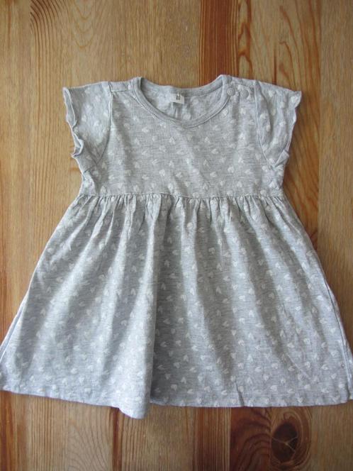 Grijs zomerjurkje met hartjes maat 80, Kinderen en Baby's, Babykleding | Maat 80, Zo goed als nieuw, Meisje, Jurkje of Rokje, Ophalen of Verzenden