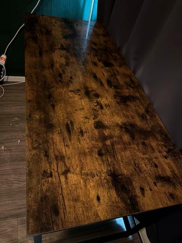 Bureau met Houtlook beschikbaar voor biedingen
