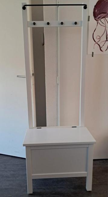 IKEA Hemnes kapstok met opbergbank beschikbaar voor biedingen
