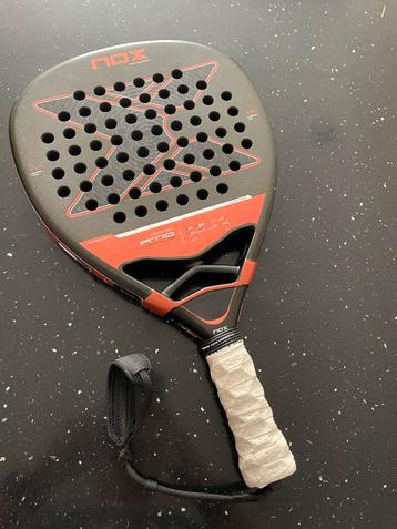 NOX AT10 Genius Padel Racket beschikbaar voor biedingen