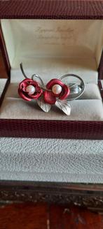 Vintage broche, roosjes met parels., Sieraden, Tassen en Uiterlijk, Broches, Ophalen of Verzenden, Zo goed als nieuw, Overige materialen