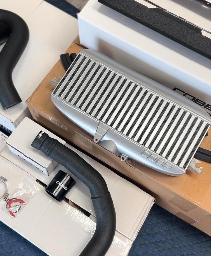 Cobb Tuning Intercooler + chargepipe kit - Subaru WRX 22+, Auto diversen, Tuning en Styling, Ophalen of Verzenden