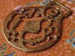 Mooi sierlijk antiek kleppermannetje uit Engeland 10,2 cm., Antiek en Kunst, Ophalen of Verzenden, Koper