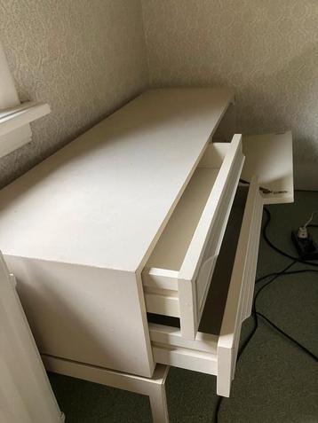Mooie ladekast met klep