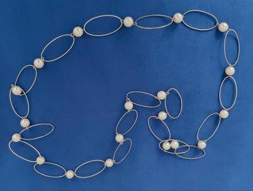 Moderne ketting met parels - 110 cm beschikbaar voor biedingen
