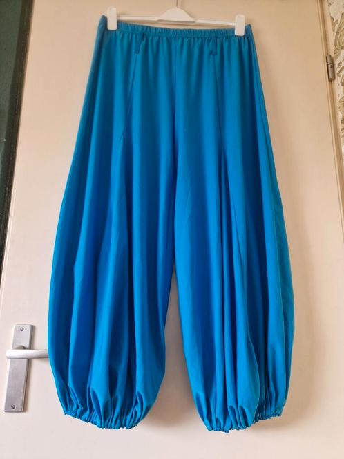 Als nieuw! Made in France aqua blauw wijde pof broek elastie, Kleding | Dames, Grote Maten, Zo goed als nieuw, Broek of Spijkerbroek