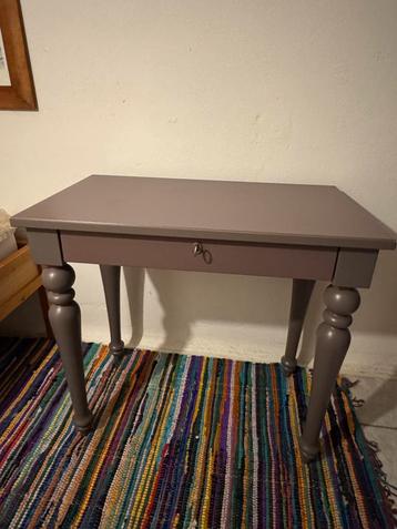 Ikea Isala bureau beschikbaar voor biedingen
