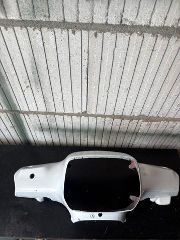 Vespa S stuurkap netjes beschikbaar voor biedingen